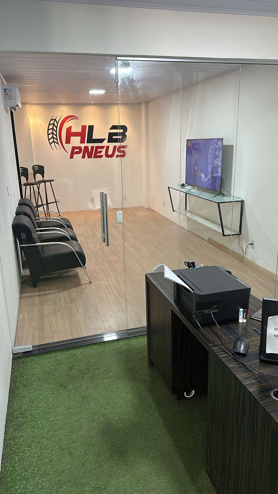 Sala de Espera HLB Pneus
